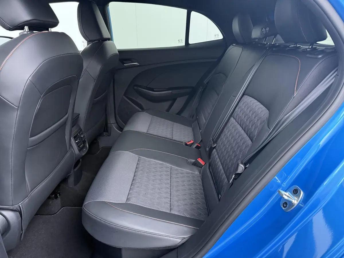 1.5 Hybrid+ Luxury | | Apple CarPlay | Achteruitrijcamera | Navigatie |