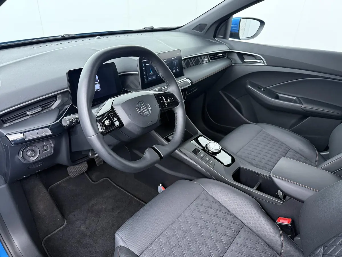 1.5 Hybrid+ Luxury | | Apple CarPlay | Achteruitrijcamera | Navigatie |