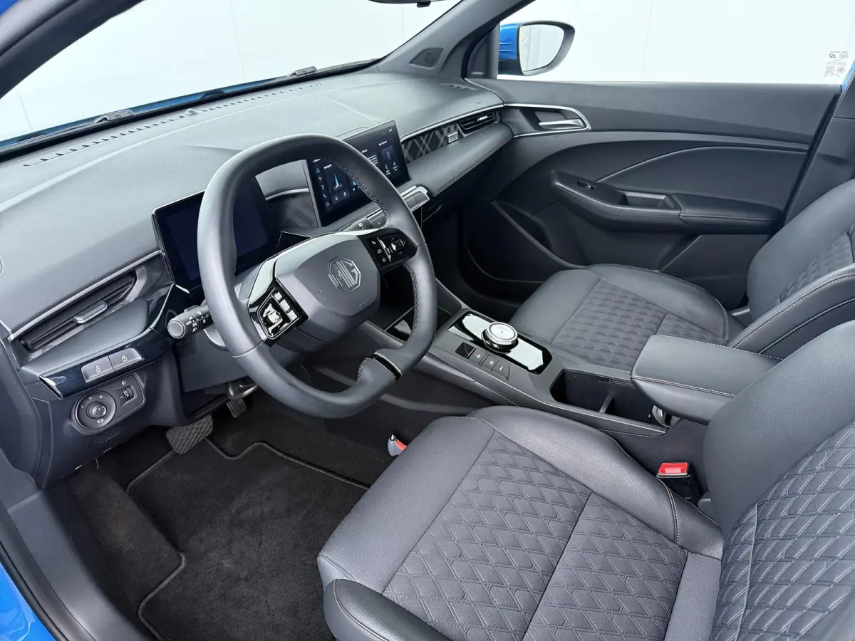 1.5 Hybrid+ Luxury | | Apple CarPlay | Achteruitrijcamera | Navigatie |