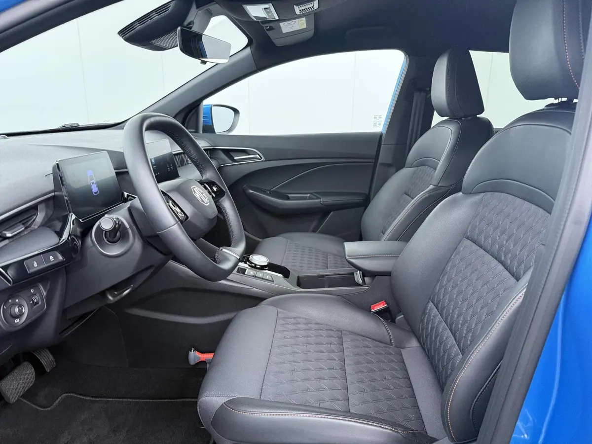 1.5 Hybrid+ Luxury | | Apple CarPlay | Achteruitrijcamera | Navigatie |