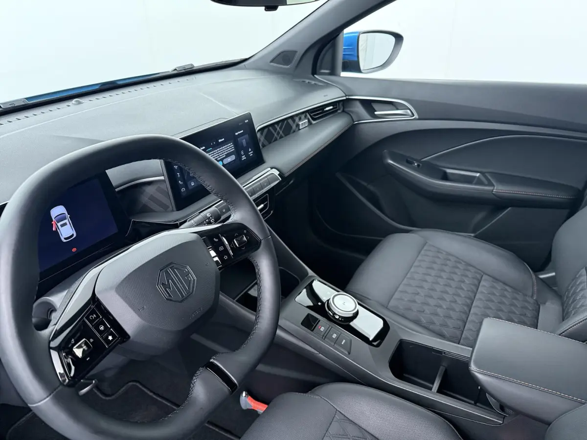 1.5 Hybrid+ Luxury | | Apple CarPlay | Achteruitrijcamera | Navigatie |