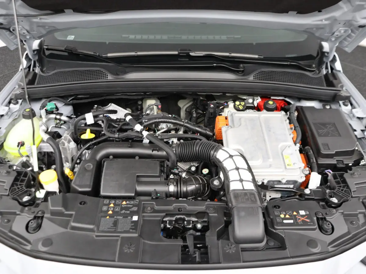 techno full hybrid E-Tech 160 pk | Private Lease vanaf €470! | Adapt. Cruise | Parkeercamera |