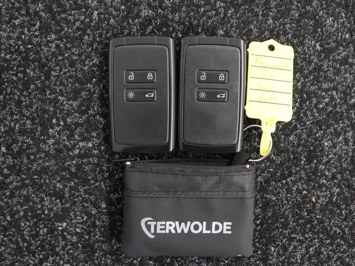 techno full hybrid E-Tech 160 pk | Private Lease vanaf €470! | Adapt. Cruise | Parkeercamera |