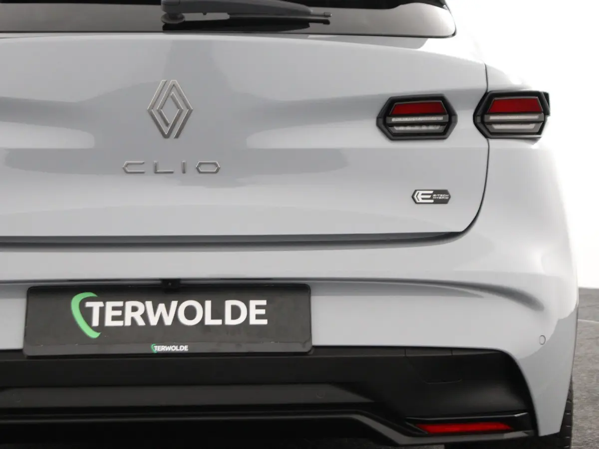 techno full hybrid E-Tech 160 pk | Private Lease vanaf €470! | Adapt. Cruise | Parkeercamera |