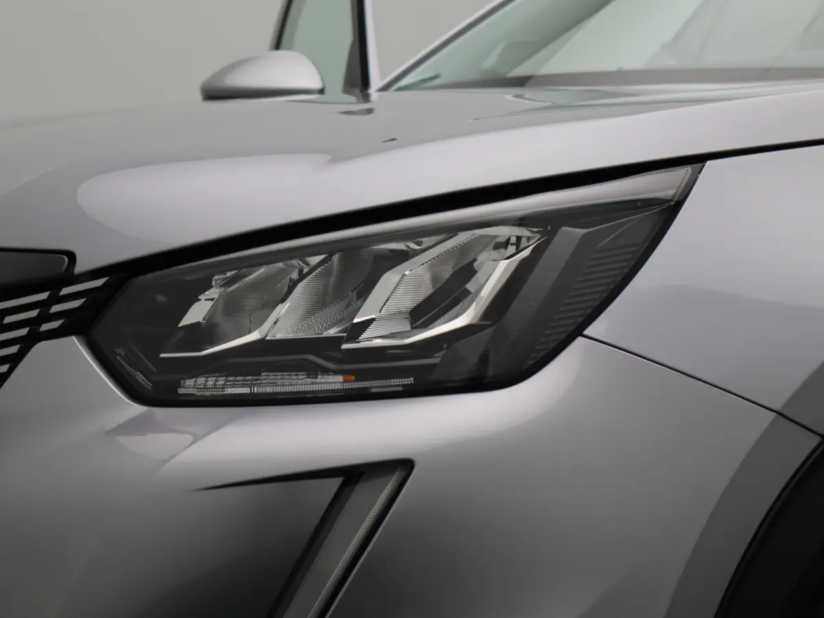 1.2 PureTech Allure Pack Parkeensensoren | Apple Carplay | Camera | Navigatie | 17" Lichtmetalen Velgen | Climate Control | Cruise Control