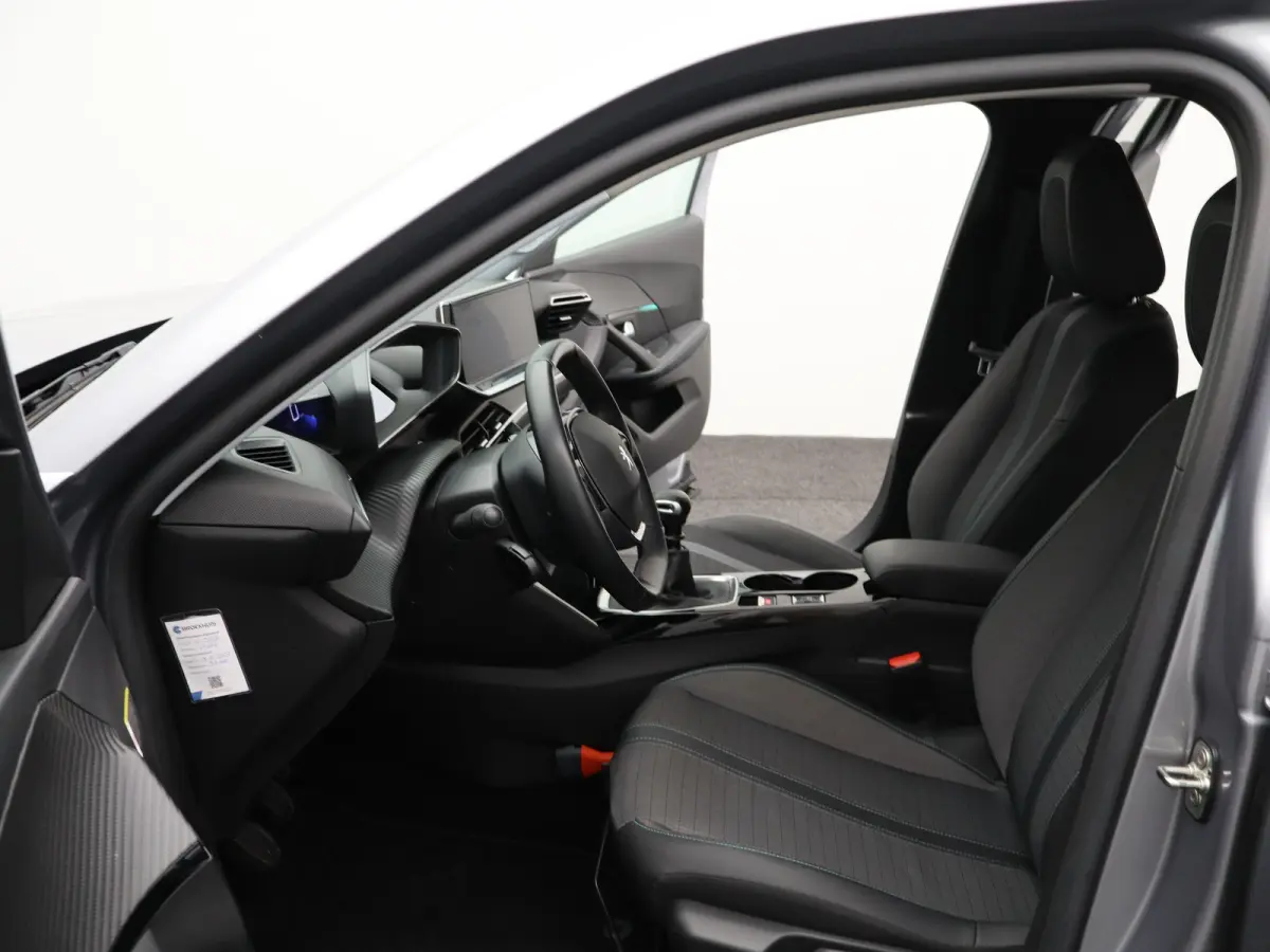 1.2 PureTech Allure Pack Parkeensensoren | Apple Carplay | Camera | Navigatie | 17" Lichtmetalen Velgen | Climate Control | Cruise Control