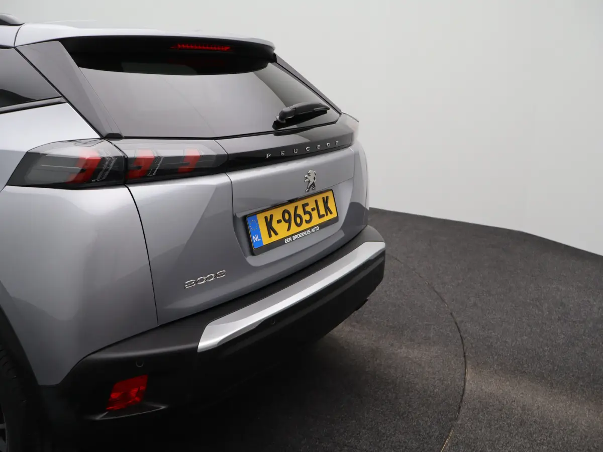 1.2 PureTech Allure Pack Parkeensensoren | Apple Carplay | Camera | Navigatie | 17" Lichtmetalen Velgen | Climate Control | Cruise Control