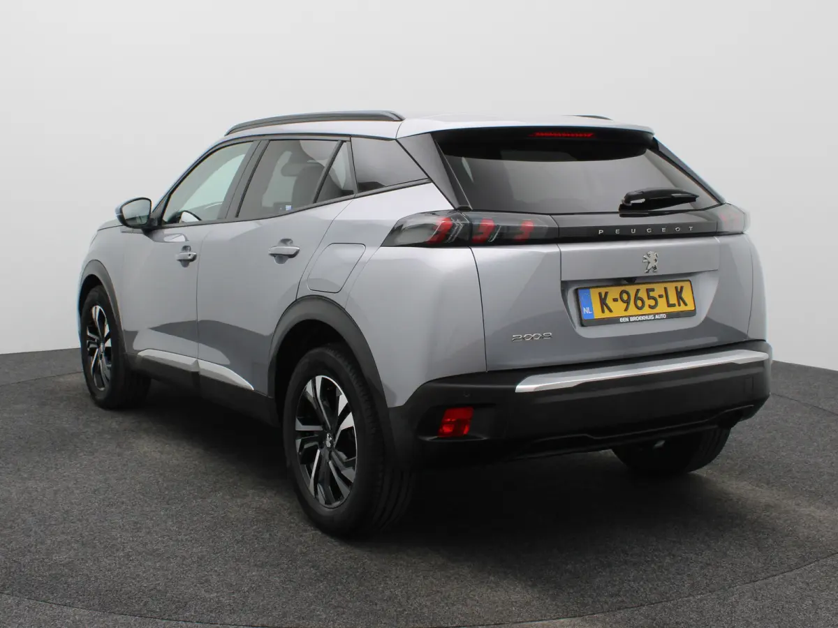 1.2 PureTech Allure Pack Parkeensensoren | Apple Carplay | Camera | Navigatie | 17" Lichtmetalen Velgen | Climate Control | Cruise Control