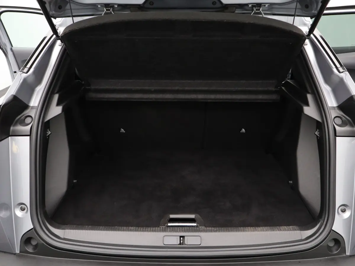 1.2 PureTech Allure Pack Parkeensensoren | Apple Carplay | Camera | Navigatie | 17" Lichtmetalen Velgen | Climate Control | Cruise Control