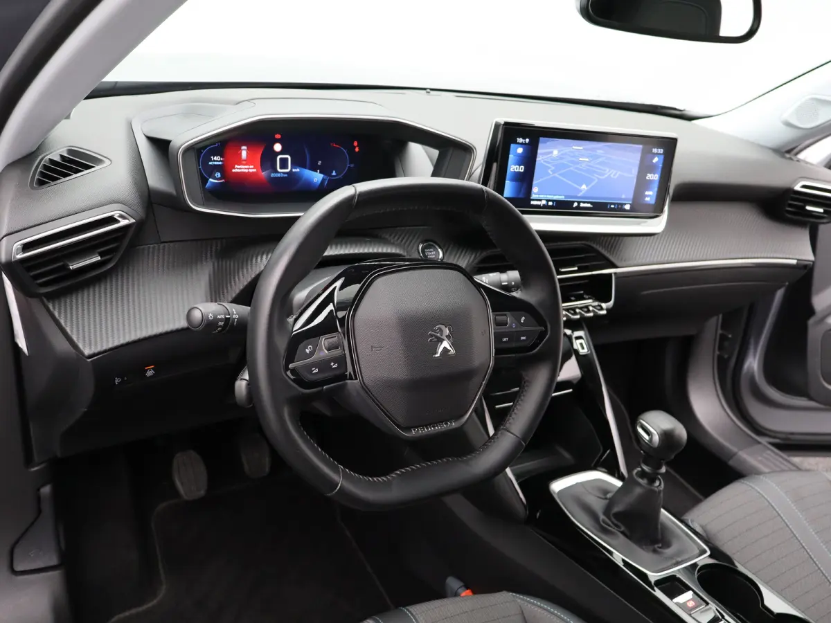 1.2 PureTech Allure Pack Parkeensensoren | Apple Carplay | Camera | Navigatie | 17" Lichtmetalen Velgen | Climate Control | Cruise Control