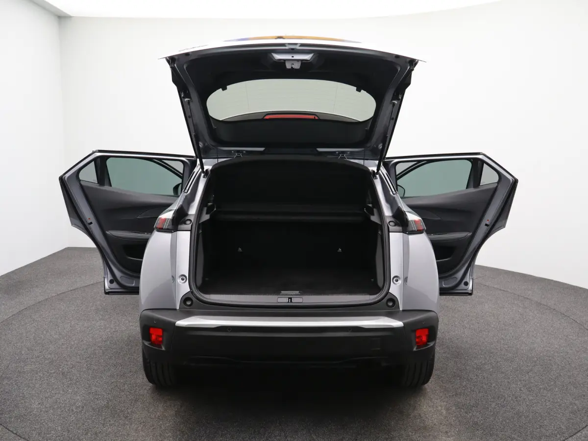 1.2 PureTech Allure Pack Parkeensensoren | Apple Carplay | Camera | Navigatie | 17" Lichtmetalen Velgen | Climate Control | Cruise Control
