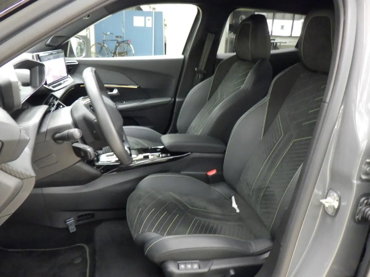 EV GT Avantage 54 kWh | Fase 3 laden | SOH 98% | Massage | Luxe stoelen | Warmtepomp | Navigatie | NL auto | 17.500km |