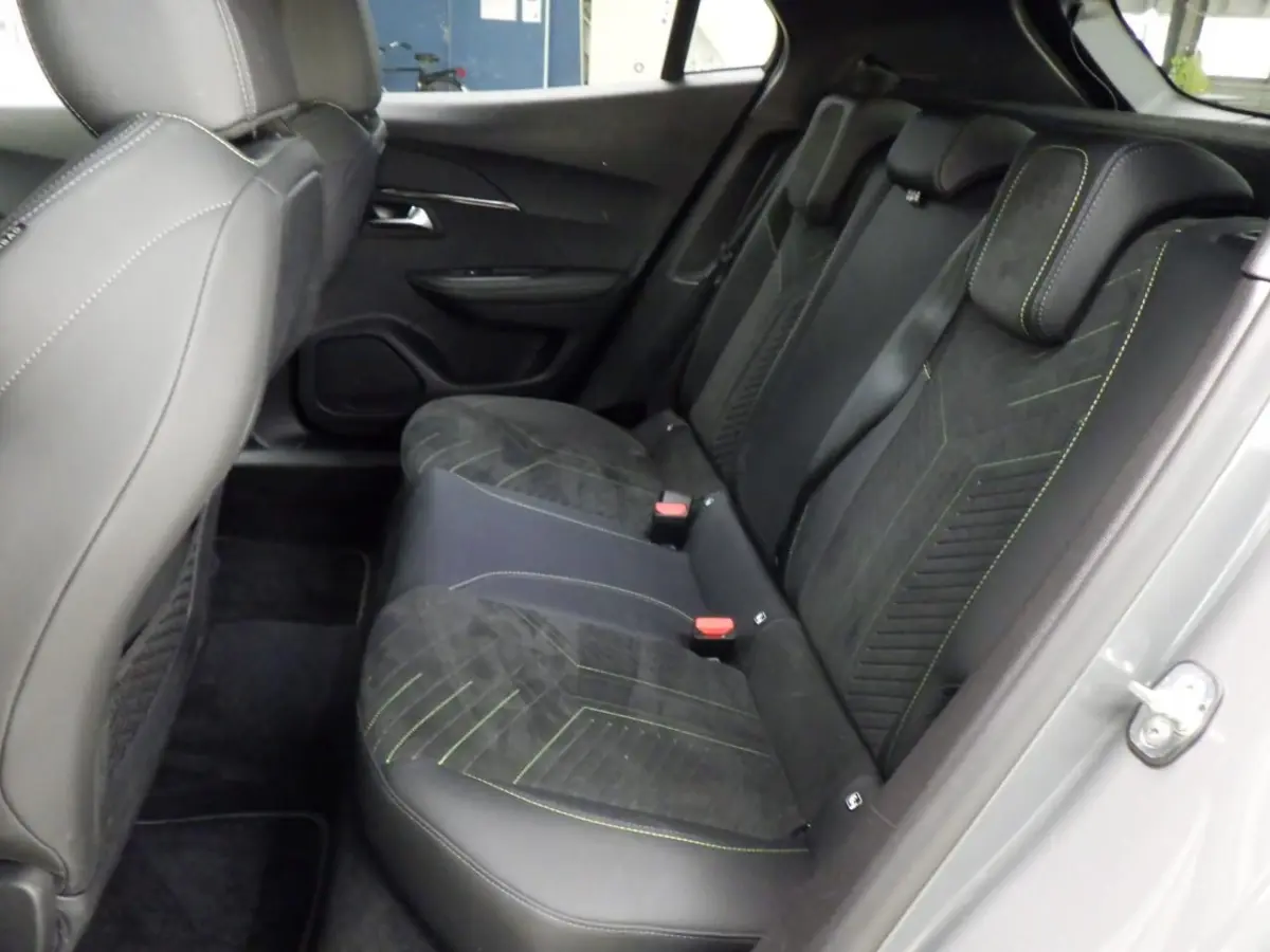 EV GT Avantage 54 kWh | Fase 3 laden | SOH 98% | Massage | Luxe stoelen | Warmtepomp | Navigatie | NL auto | 17.500km |