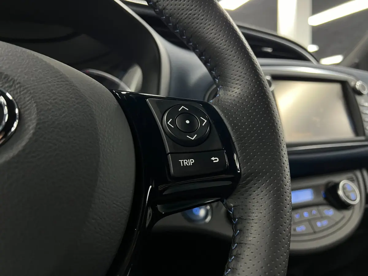1.5 Hybrid Bi-Tone Plus | Navi| Keyless| Cruise
