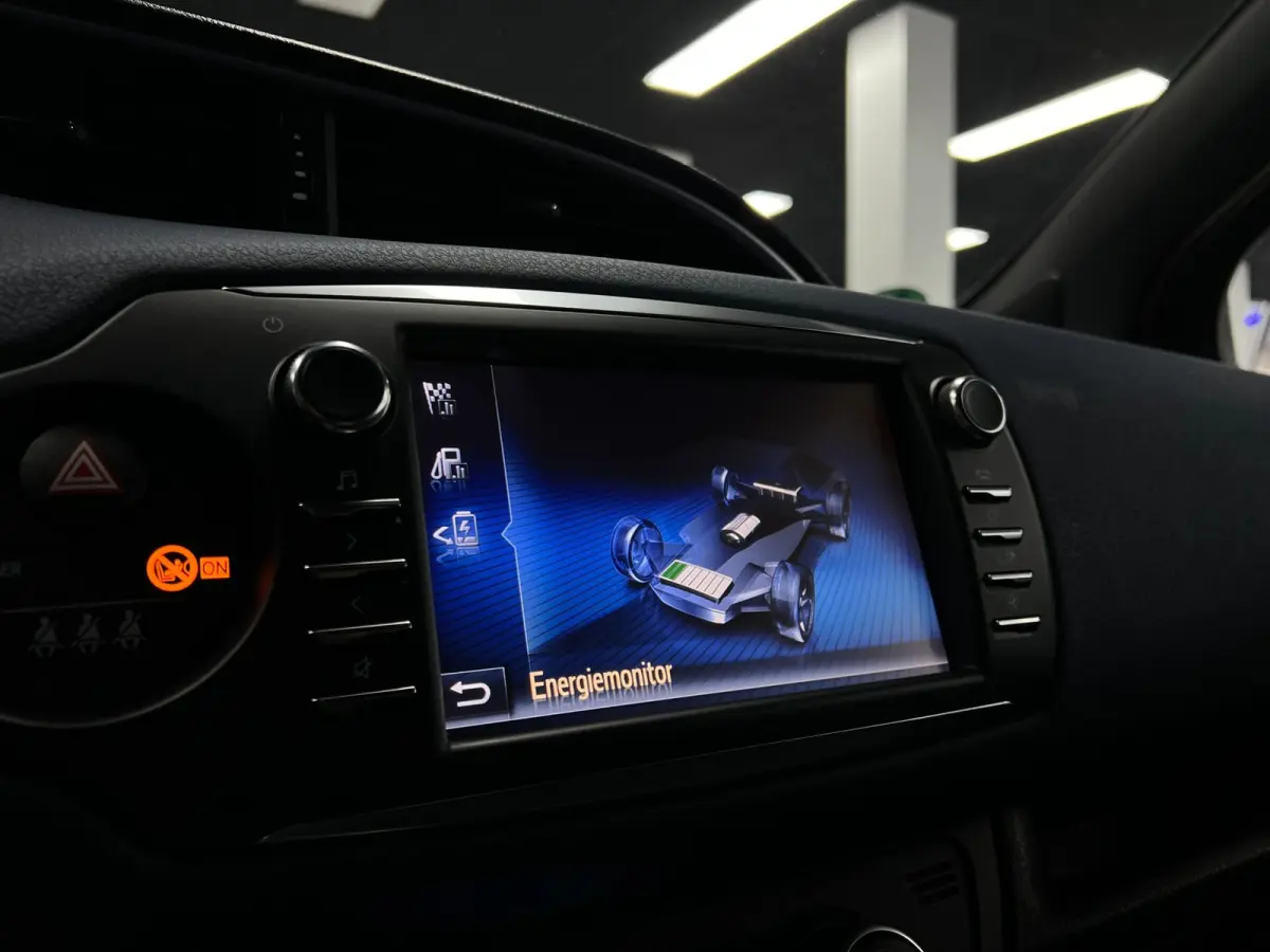 1.5 Hybrid Bi-Tone Plus | Navi| Keyless| Cruise