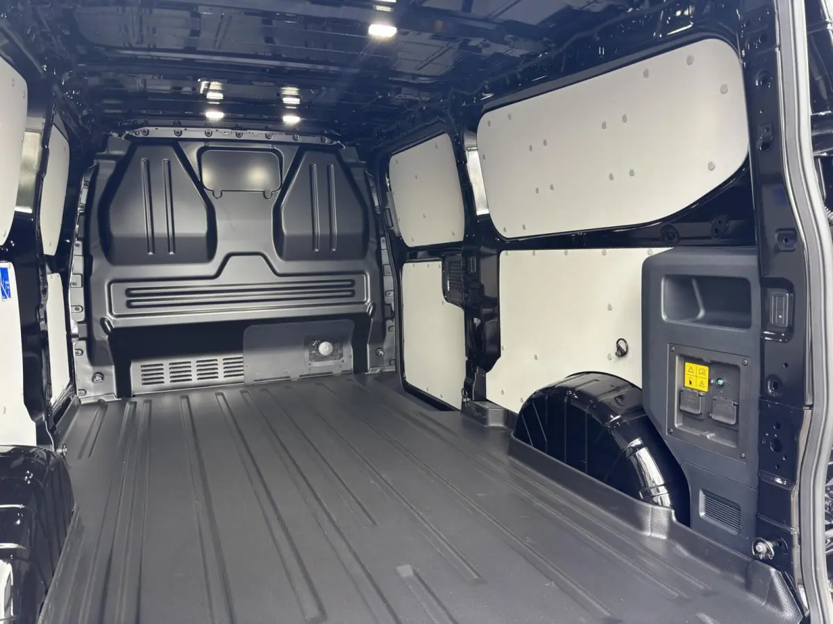 340 L2H1 Sport 71 kWh 218PK 2x Schuifdeur B&O Audio 2300KG Trekgewicht Adaptieve Cruise Navi Stoelverwarming Carplay Blind-Spot *Nieuw*