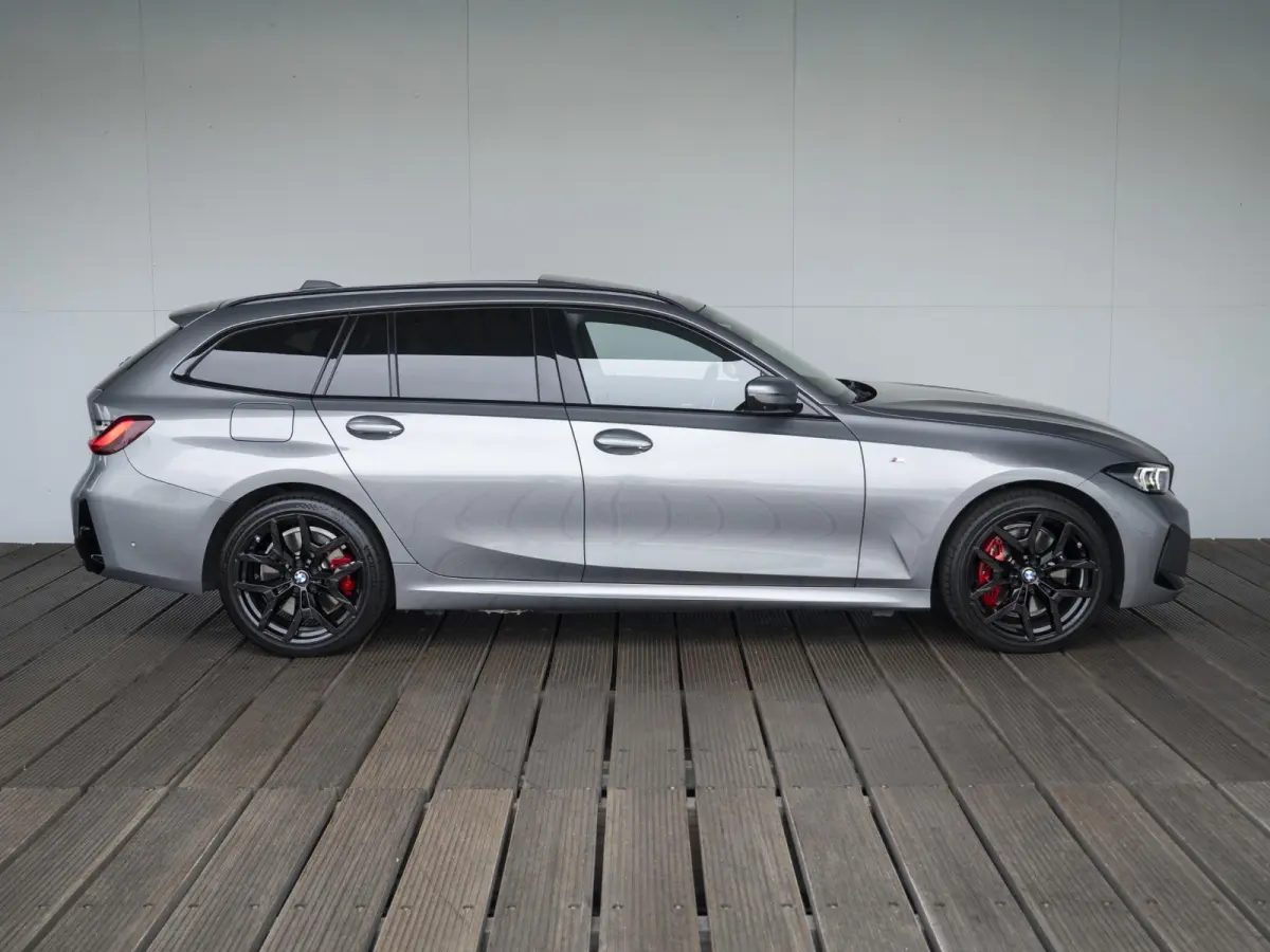 330e | M Sportpakket Pro | Comfort Access | Driving Assistant Professional | M Adaptief Onderstel |Panoramadak | Harman Kardon | 19 inch