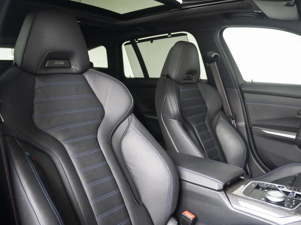 330e | M Sportpakket Pro | Comfort Access | Driving Assistant Professional | M Adaptief Onderstel |Panoramadak | Harman Kardon | 19 inch