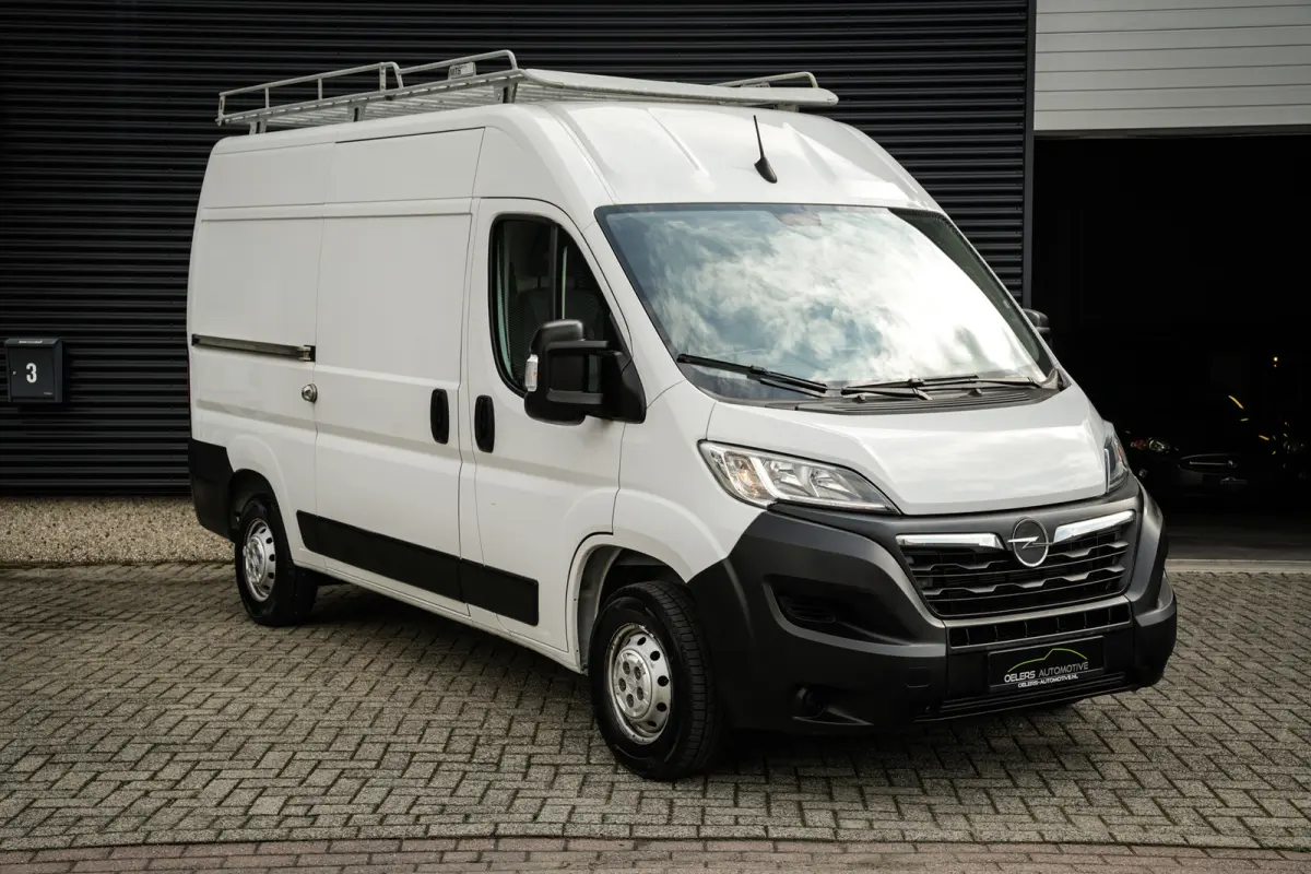 2.2D 140 L2H2 Edition | Airco | Navi | Cruise | Imperiaal | Trekhaak | 3 zitplaatsen |