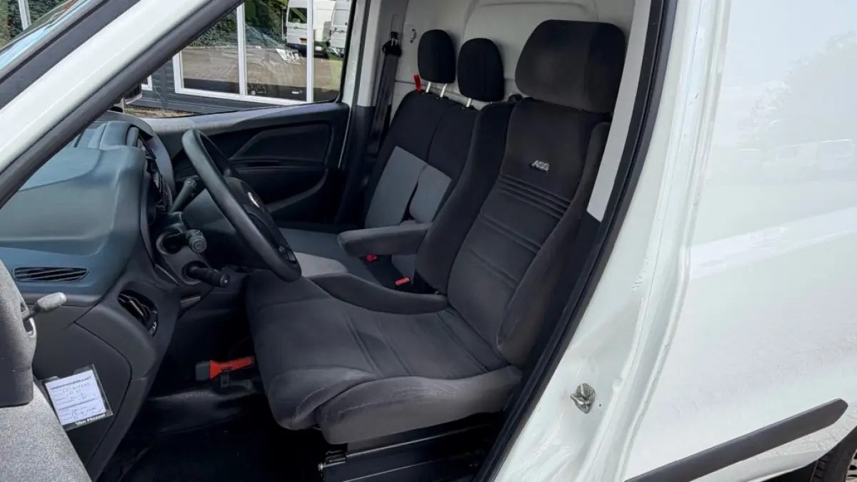 1.6 MJ 77KW 105PK EURO 6 3 ZITS BIJRIJDERSBANK/ AIRCO/ CRUISE CONTROL/ ORIGINEEL AUDIO/ 100% DEALERONDERHOUDEN