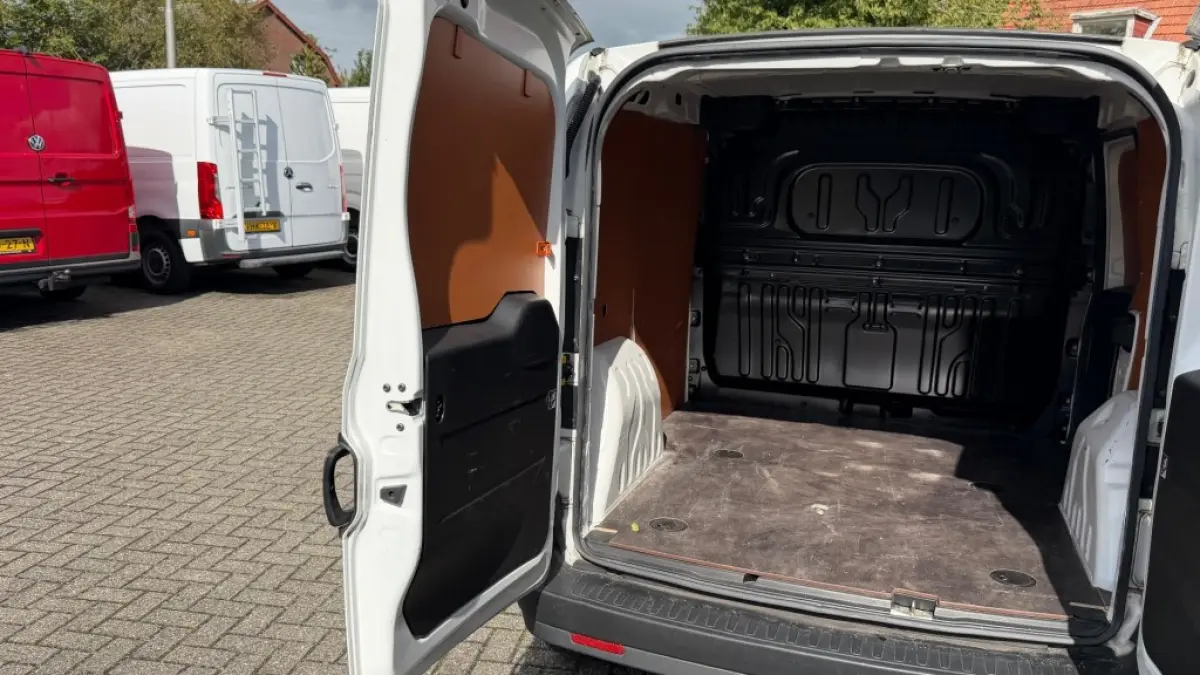 1.6 MJ 77KW 105PK EURO 6 3 ZITS BIJRIJDERSBANK/ AIRCO/ CRUISE CONTROL/ ORIGINEEL AUDIO/ 100% DEALERONDERHOUDEN