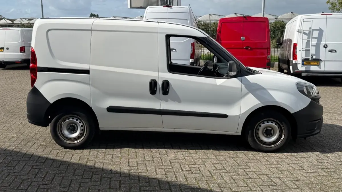 1.6 MJ 77KW 105PK EURO 6 3 ZITS BIJRIJDERSBANK/ AIRCO/ CRUISE CONTROL/ ORIGINEEL AUDIO/ 100% DEALERONDERHOUDEN