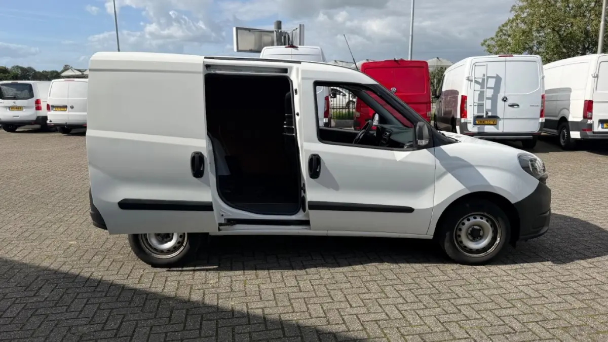 1.6 MJ 77KW 105PK EURO 6 3 ZITS BIJRIJDERSBANK/ AIRCO/ CRUISE CONTROL/ ORIGINEEL AUDIO/ 100% DEALERONDERHOUDEN
