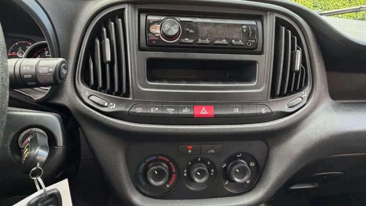 1.6 MJ 77KW 105PK EURO 6 3 ZITS BIJRIJDERSBANK/ AIRCO/ CRUISE CONTROL/ ORIGINEEL AUDIO/ 100% DEALERONDERHOUDEN