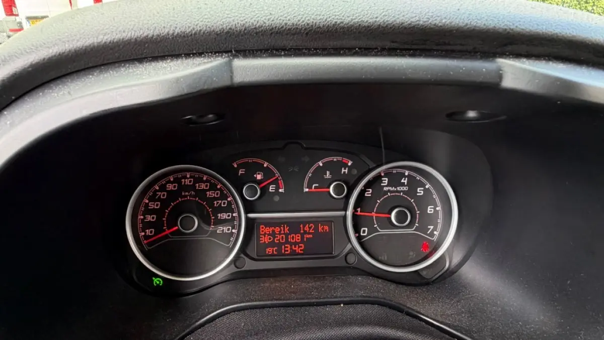 1.6 MJ 77KW 105PK EURO 6 3 ZITS BIJRIJDERSBANK/ AIRCO/ CRUISE CONTROL/ ORIGINEEL AUDIO/ 100% DEALERONDERHOUDEN