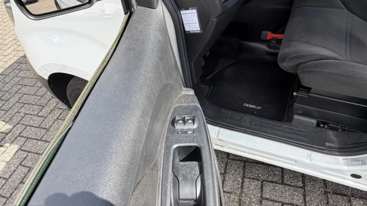 1.6 MJ 77KW 105PK EURO 6 3 ZITS BIJRIJDERSBANK/ AIRCO/ CRUISE CONTROL/ ORIGINEEL AUDIO/ 100% DEALERONDERHOUDEN