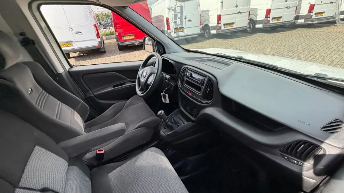 1.6 MJ 77KW 105PK EURO 6 3 ZITS BIJRIJDERSBANK/ AIRCO/ CRUISE CONTROL/ ORIGINEEL AUDIO/ 100% DEALERONDERHOUDEN