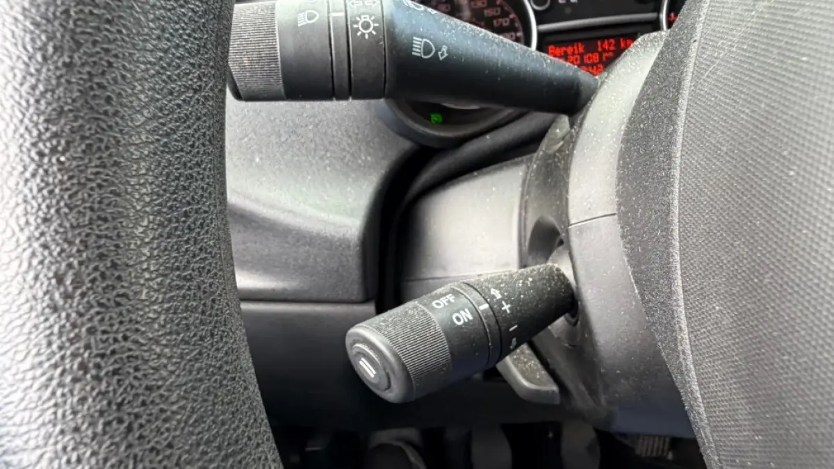 1.6 MJ 77KW 105PK EURO 6 3 ZITS BIJRIJDERSBANK/ AIRCO/ CRUISE CONTROL/ ORIGINEEL AUDIO/ 100% DEALERONDERHOUDEN