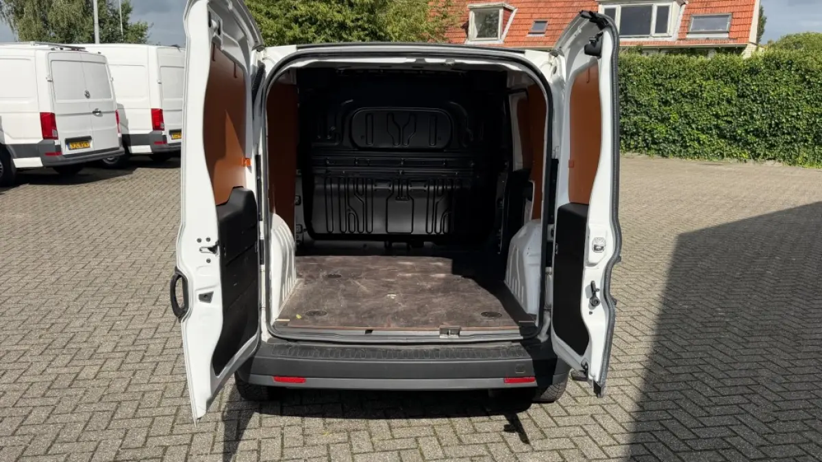 1.6 MJ 77KW 105PK EURO 6 3 ZITS BIJRIJDERSBANK/ AIRCO/ CRUISE CONTROL/ ORIGINEEL AUDIO/ 100% DEALERONDERHOUDEN