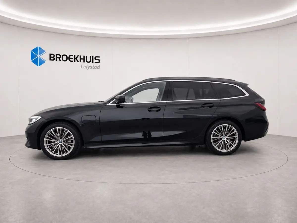 330E XDRIVE 292PK HIGH EXECUTIVE AUTOMAAT SOH 89% / NAVI / CLIMA / FULL-LED / PDC / 18" LMV / KEYLESS / PANO. DAK / WEGKLAP. TREKHAAK / ADAPT. CRUISECONTROL !!
