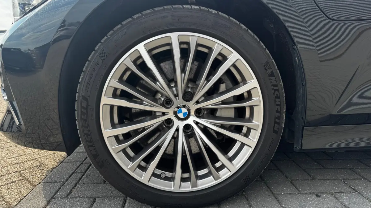330E XDRIVE 292PK HIGH EXECUTIVE AUTOMAAT SOH 89% / NAVI / CLIMA / FULL-LED / PDC / 18" LMV / KEYLESS / PANO. DAK / WEGKLAP. TREKHAAK / ADAPT. CRUISECONTROL !!