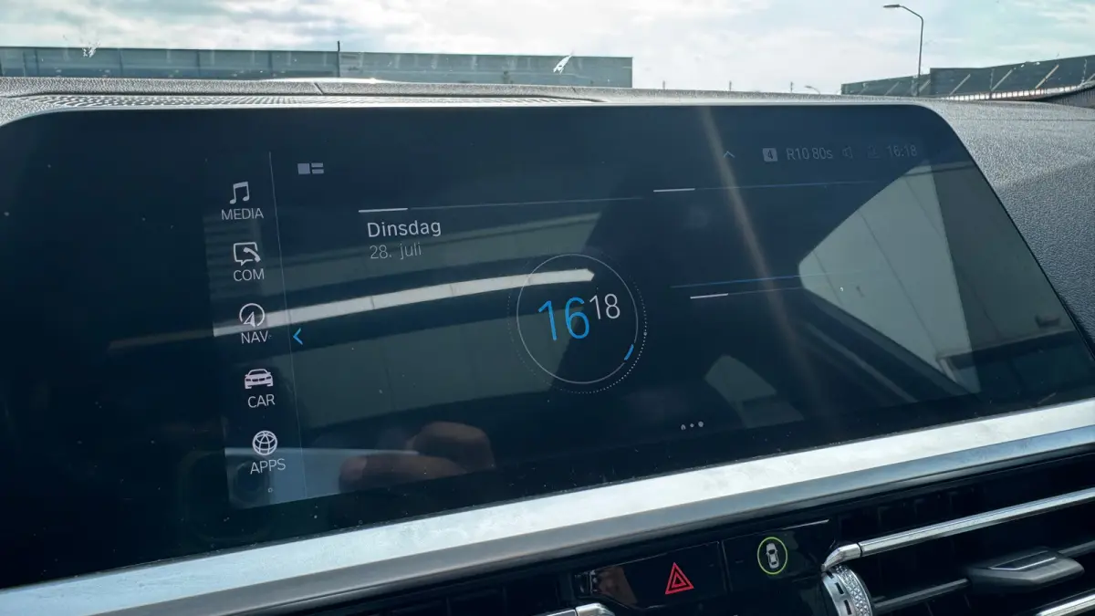 330E XDRIVE 292PK HIGH EXECUTIVE AUTOMAAT SOH 89% / NAVI / CLIMA / FULL-LED / PDC / 18" LMV / KEYLESS / PANO. DAK / WEGKLAP. TREKHAAK / ADAPT. CRUISECONTROL !!