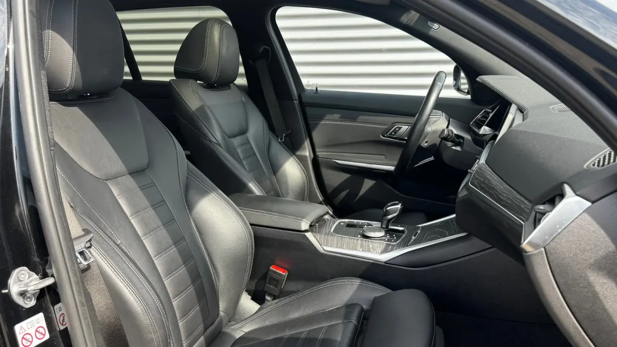 330E XDRIVE 292PK HIGH EXECUTIVE AUTOMAAT SOH 89% / NAVI / CLIMA / FULL-LED / PDC / 18" LMV / KEYLESS / PANO. DAK / WEGKLAP. TREKHAAK / ADAPT. CRUISECONTROL !!