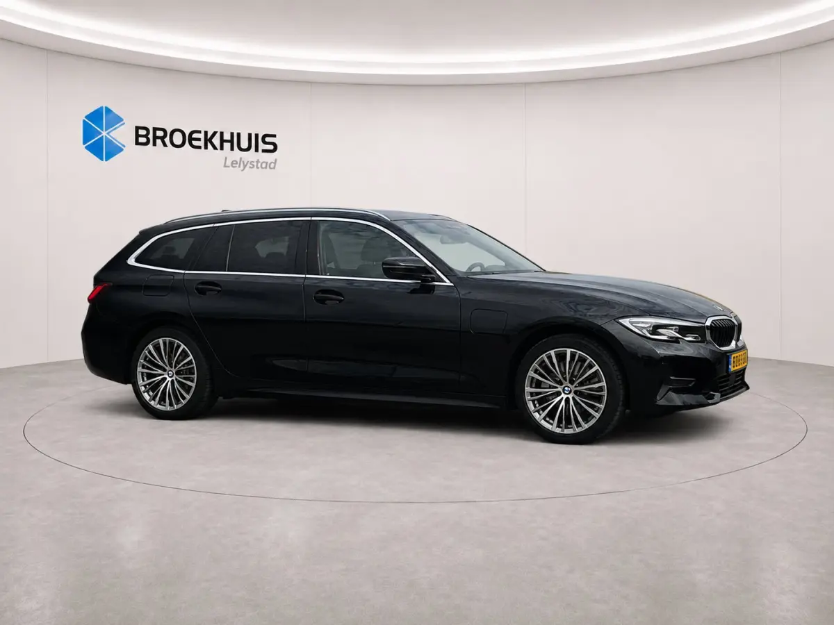 330E XDRIVE 292PK HIGH EXECUTIVE AUTOMAAT SOH 89% / NAVI / CLIMA / FULL-LED / PDC / 18" LMV / KEYLESS / PANO. DAK / WEGKLAP. TREKHAAK / ADAPT. CRUISECONTROL !!