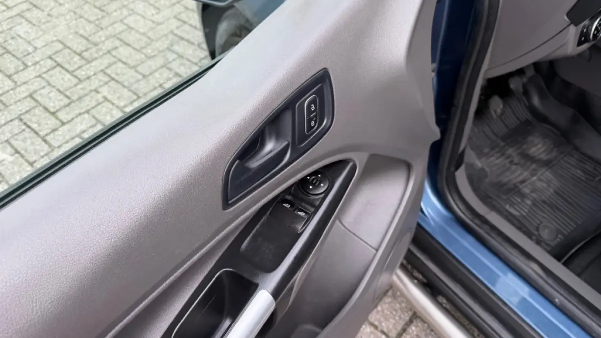 1.5 TDCI 74KW 100PK EURO 6 AIRCO/ CRUISE CONTROL/ CAMERA/ NAVIGATIE/ 100% DEALERONDERHOUDEN