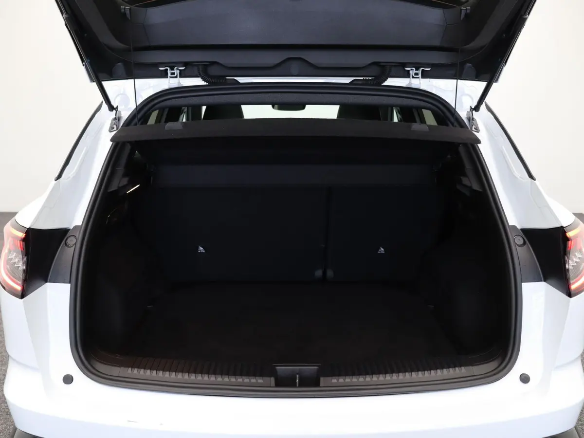 Mild hybrid 160pk X-Tronic techno | 1800kg Geremd | Panoramisch dak | Elek. bedienbare stoelen | Voorruitverwarming | Stoel- en stuurwielverwarming |