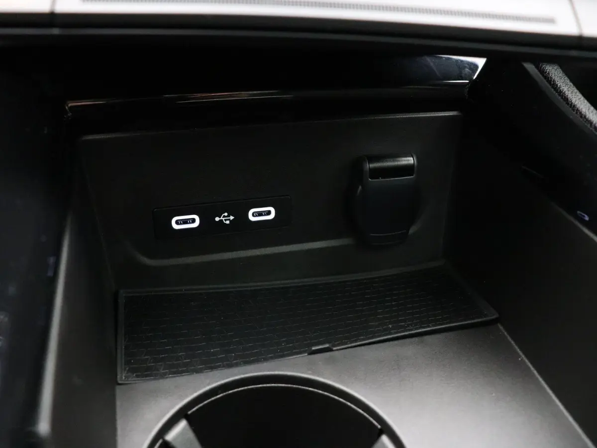 Mild hybrid 160pk X-Tronic techno | 1800kg Geremd | Panoramisch dak | Elek. bedienbare stoelen | Voorruitverwarming | Stoel- en stuurwielverwarming |