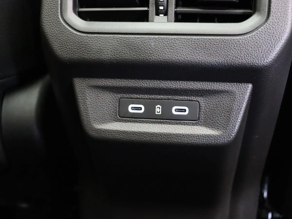 Mild hybrid 160pk X-Tronic techno | 1800kg Geremd | Panoramisch dak | Elek. bedienbare stoelen | Voorruitverwarming | Stoel- en stuurwielverwarming |