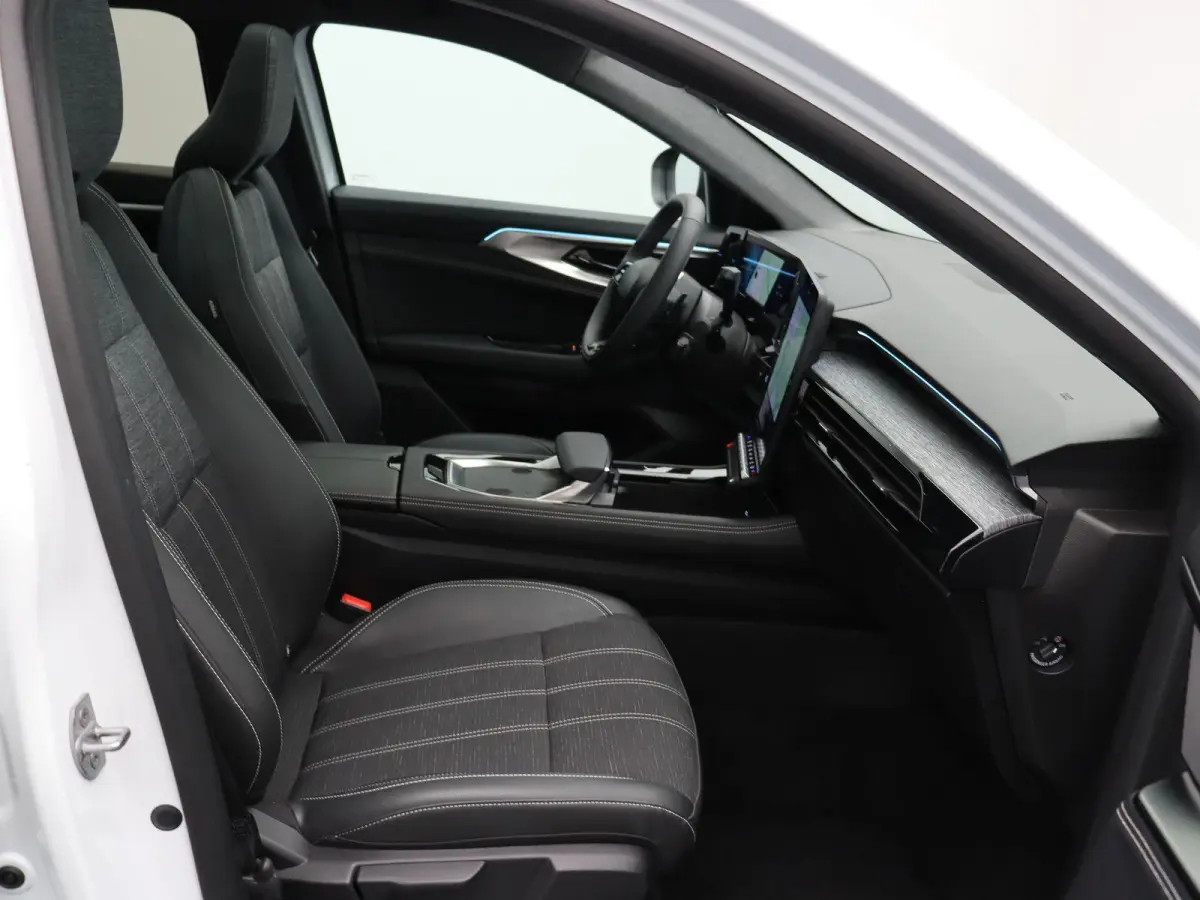 Mild hybrid 160pk X-Tronic techno | 1800kg Geremd | Panoramisch dak | Elek. bedienbare stoelen | Voorruitverwarming | Stoel- en stuurwielverwarming |