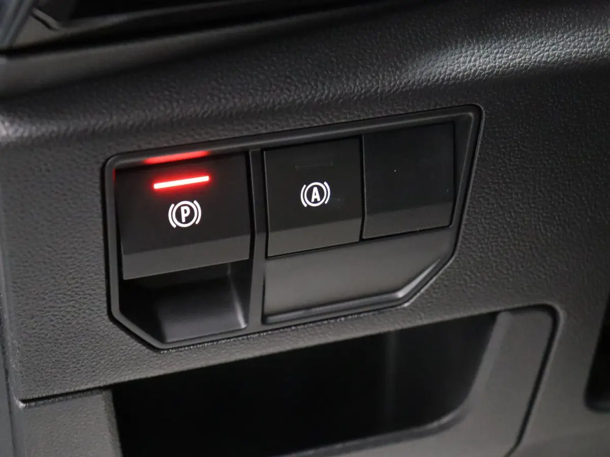 Mild hybrid 160pk X-Tronic techno | 1800kg Geremd | Panoramisch dak | Elek. bedienbare stoelen | Voorruitverwarming | Stoel- en stuurwielverwarming |