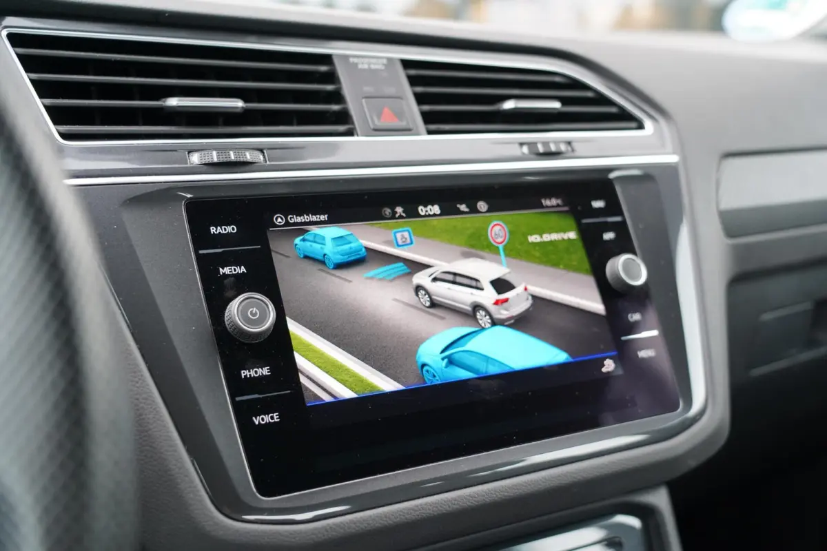 1.4 TSI eHybrid R-Line Business+ | Sfeerverlichting | Stoel en stuurwielverwarming | Dodehoek detectie | Digitaal dashboard | Adaptieve cruise control | Apple CarPlay | Parkeercamera | Clima