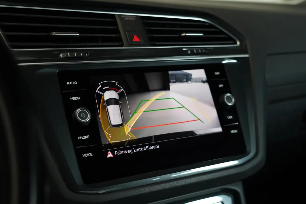 1.4 TSI eHybrid R-Line Business+ | Sfeerverlichting | Stoel en stuurwielverwarming | Dodehoek detectie | Digitaal dashboard | Adaptieve cruise control | Apple CarPlay | Parkeercamera | Clima