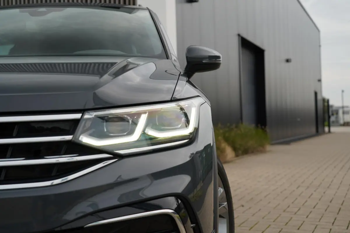 1.4 TSI eHybrid R-Line Business+ | Sfeerverlichting | Stoel en stuurwielverwarming | Dodehoek detectie | Digitaal dashboard | Adaptieve cruise control | Apple CarPlay | Parkeercamera | Clima