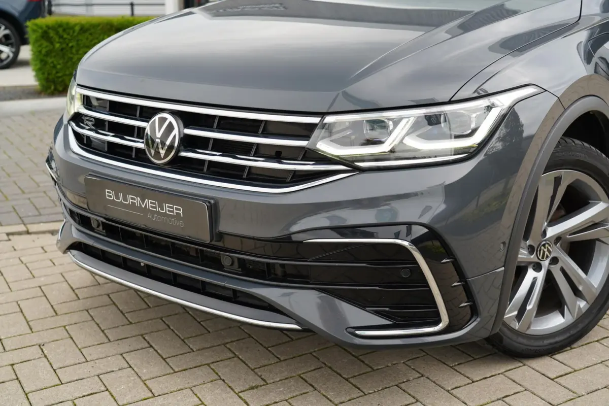 1.4 TSI eHybrid R-Line Business+ | Sfeerverlichting | Stoel en stuurwielverwarming | Dodehoek detectie | Digitaal dashboard | Adaptieve cruise control | Apple CarPlay | Parkeercamera | Clima