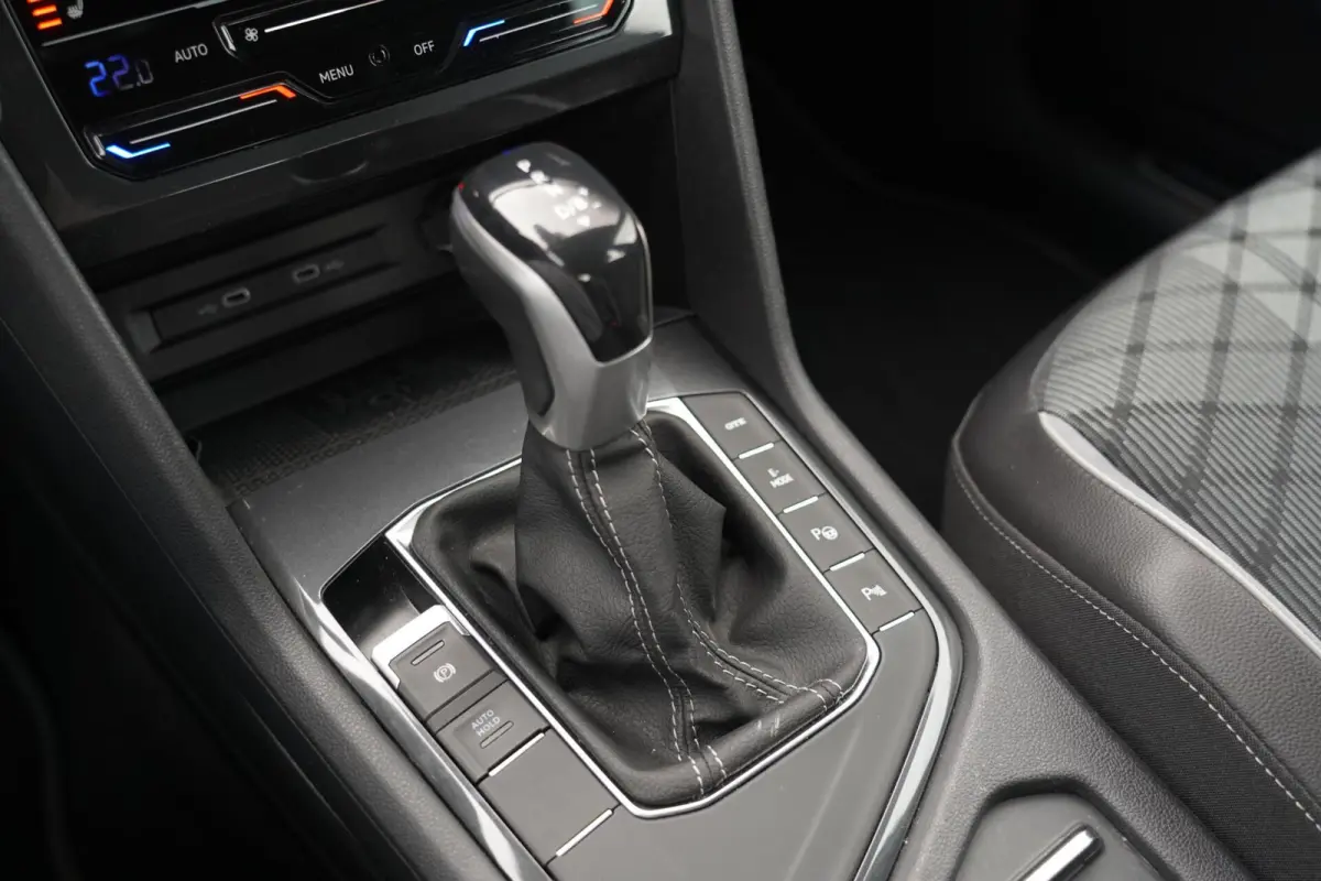 1.4 TSI eHybrid R-Line Business+ | Sfeerverlichting | Stoel en stuurwielverwarming | Dodehoek detectie | Digitaal dashboard | Adaptieve cruise control | Apple CarPlay | Parkeercamera | Clima