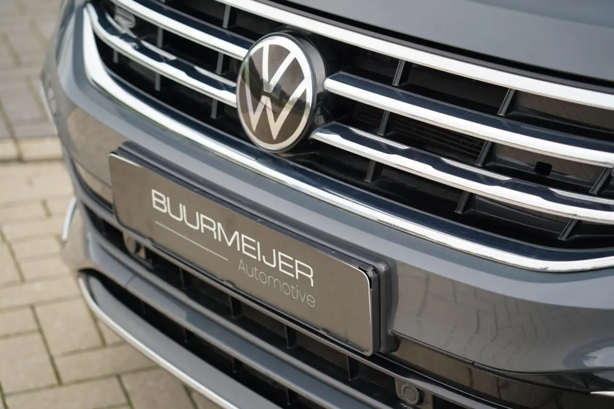 1.4 TSI eHybrid R-Line Business+ | Sfeerverlichting | Stoel en stuurwielverwarming | Dodehoek detectie | Digitaal dashboard | Adaptieve cruise control | Apple CarPlay | Parkeercamera | Clima